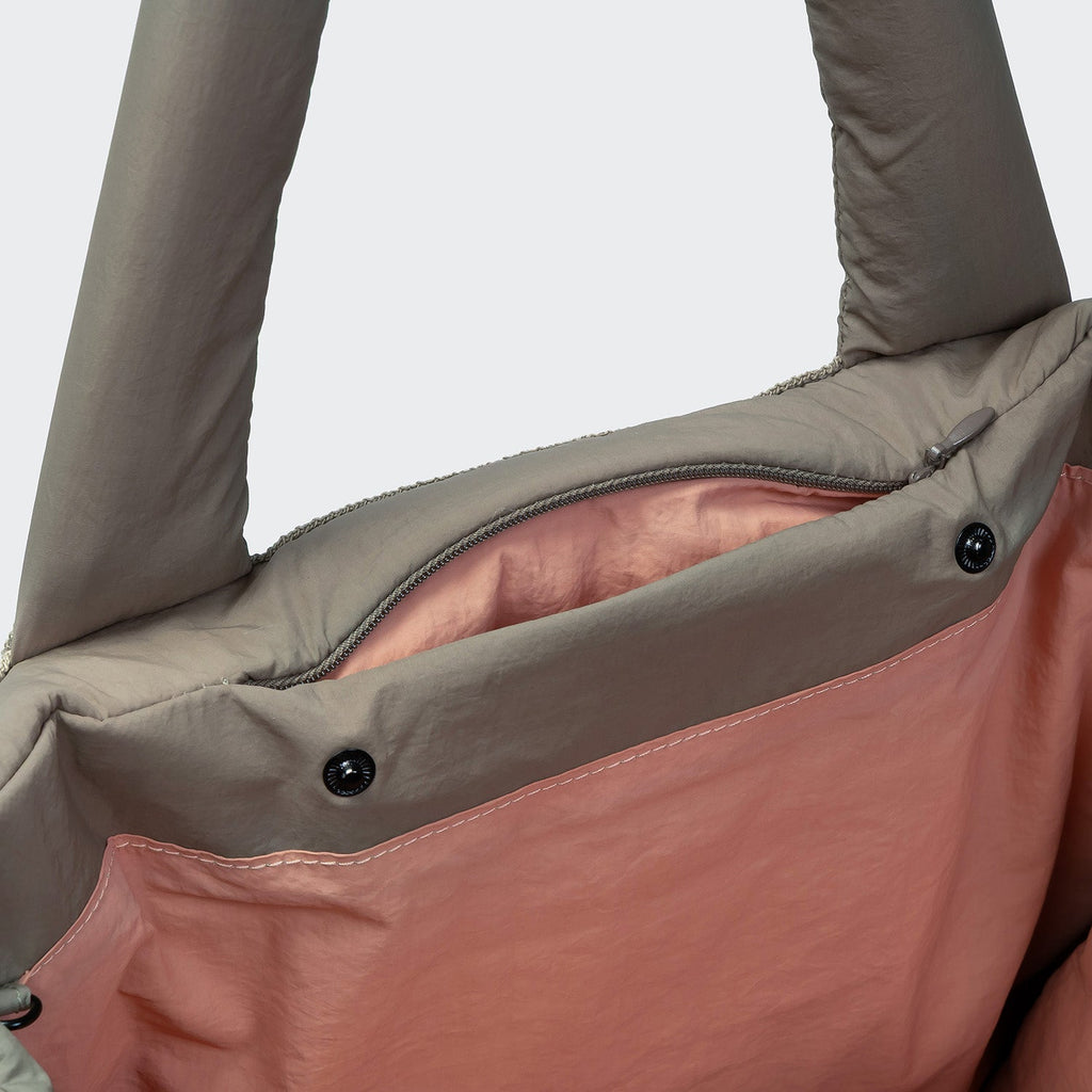 AKTIV Puffer Travel Bed & Tote Bag – Khaki/Peach